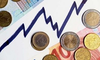 Βlomberg: Η Ελλάδα σχεδιάζει ανταλλαγή ομολόγων 30 δισ. ευρώ μέχρι τα μέσα Νοέμβρη