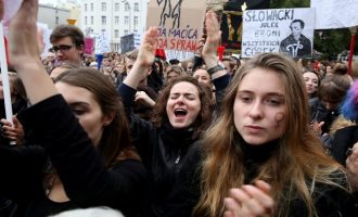 Πολωνία: Δεν θα δεχθούμε κανέναν εκβιασμό από την Ε.Ε.