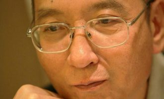 Πέθανε από καρκίνο ο Κινέζος νομπελίστας της Ειρήνης Λιου Σιαομπό