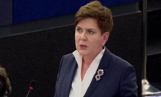 Πρωθυπουργός Πολωνίας “καρφώνει” Ντούντα : Θέλουμε όλοι να ζούμε σε μια δίκαιη χώρα
