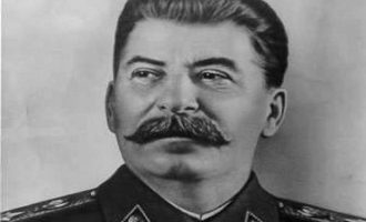 Το Κρεμλίνο “αποκαθήλωσε” τον Ιωσήφ Στάλιν