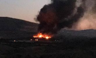 Καίγεται τουρκικό στρατόπεδο στα σύνορα με τη Συρία – Τινάχτηκε στον αέρα οπλοστάσιο