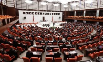 Θα πληρώνει πρόστιμο όποιος λέει τη λέξη “Κουρδιστάν” μέσα στη τουρκική Βουλή
