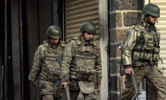 Τούρκος στρατιώτης “σάλταρε” και σκότωσε τους συναδέλφους του ενώ κοιμόντουσαν