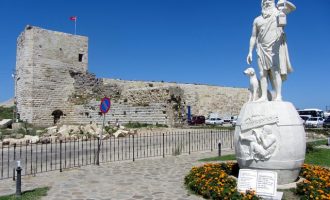 Να απομακρυνθεί το άγαλμα του Διογένη από τη Σινώπη ζητούν ακραίοι Τούρκοι