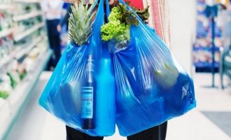 Πόσο θα χρεώνονται οι πλαστικές σακούλες – Τι αλλάζει στους πάγκους των Σούπερ Μάρκετ