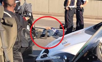 Βαρκελώνη: Δύο αυτοκίνητα έπεσαν σε μπλόκα αστυνομικών – Έπεσαν πυροβολισμοί