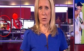 Ασυγκράτητος εργαζόμενος του BBC έβλεπε πορνό την ώρα του δελτίου ειδήσεων (βίντεο)