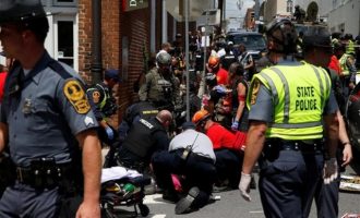 Ένας νεκρός στα βίαια επεισόδια που ξέσπασαν με αφορμή την εκδήλωση ακροδεξιών στη Βιρτζίνια