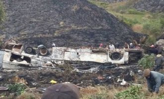 Tραγωδία στη Μαδαγασκάρη: 34 νεκροί από πτώση λεωφορείου σε χαράδρα