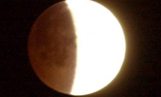 Το βράδυ της Δευτέρας στις 20.30 ορατή ο μερική έκλειψη Σελήνης στην Ελλάδα