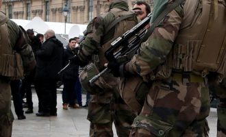 Αυτοκίνητο έπεσε πάνω σε Γάλλους στρατιώτες στο Παρίσι – Πολλοί τραυματίες