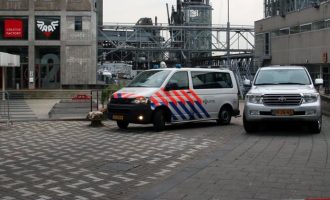 Η ολλανδική Αστυνομία ανακρίνει τον οδηγό του βαν με τις φιάλες