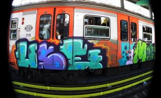 Τραγωδία στον ΗΣΑΠ Θησείου: Έκανε γκράφιτι και πέθανε από ηλεκτροπληξία