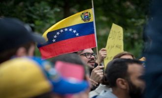 Καταρρέουν τα ομόλογα της Βενεζουέλας – Φόβοι για χρεοκοπία