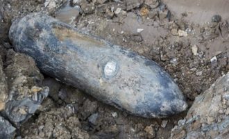 Μικρό κορίτσι βρήκε βόμβα του Β’ Παγκοσμίου Πολέμου σε βράχια στην Κρήτη