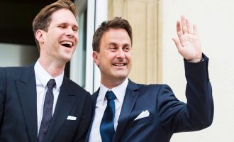 Ο πρωθυπουργός του Λουξεμβούργου υπερασπίστηκε τον γάμο του με άνδρα