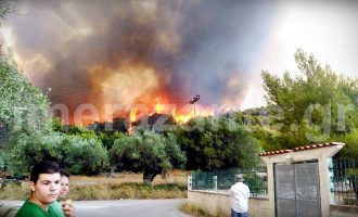 Ζάκυνθος: Κάηκε σπίτι στην Αναφωνήτρια – Οι φλόγες εξαπλώνονται σε Μαριές και όρος Σκοπός