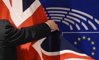 «Βελούδινο» διαζύγιο με την ΕΕ θέλει η Βρετανία – Προτείνει νέα συνθήκη