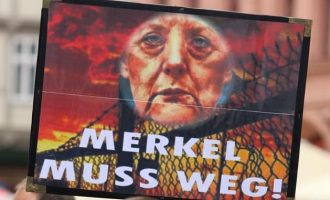 DW: Αγωνία της Μέρκελ για τις εκλογές – Η γερμανική κοινωνία είναι απογοητευμένη και… βράζει
