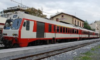 Ακινητοποιημένα τα τρένα ΟΣΕ – Χωρίς μετρό και τραμ μετά τις εννέα το βράδυ