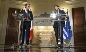 Μακρόν: Το ΔΝΤ να σταματήσει τις απαιτήσεις – Ήρθε η ώρα για ελάφρυνση του ελληνικού χρέους