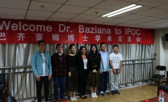 Επισκέπτρια καθηγήτρια σε Πανεπιστήμιο του Πεκίνου αναγορεύθηκε η Μπέττυ Μπαζιάνα