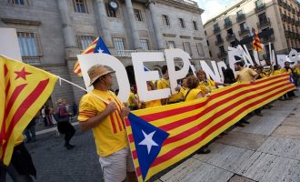 “Φρούριο” η Καταλονία: Η Μαδρίτη στέλνει επιπλέον αστυνομικές δυνάμεις για να μην γίνει το δημοψήφισμα