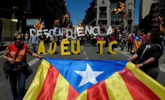 Η Εισαγγελία διέταξε την Αστυνομία της Καταλονίας να στραφεί κατά της κυβέρνησής της