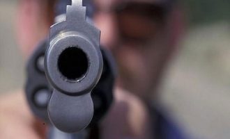 Ηράκλειο: 84χρονος απείλησε με όπλο να σκοτώσει την εν διαστάσει 61χρονη σύζυγό του