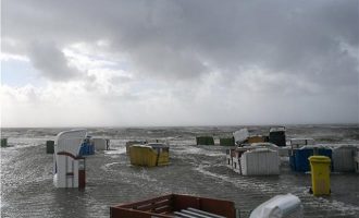 Φονική καταιγίδα σαρώνει την Β. Ευρώπη – Τρεις νεκροί στη Γερμανία