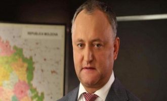 Η Μολδαβία απευλαύνει τρεις Ρώσους διπλωμάτες – Αντιδρά ο φιλορώσος πρόεδρος της χώρας