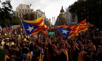 Χιλιάδες μαθητές και φοιτητές κατέκλυσαν τη Βαρκελώνη: Θα ψηφίσουμε ανεξαρτησία της Καταλονίας