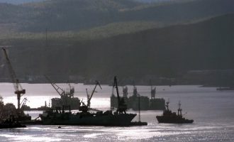 To Kρεμλίνο απαγορεύει τις συναλλαγές με δολάρια σε όλα τα ρωσικά λιμάνια