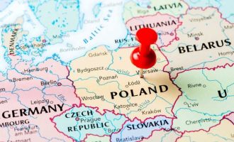 Η Ευρωπαϊκή Επιτροπή ετοιμάζει επίθεση στην Πολωνία – Οι Βρυξέλλες θεωρούν τη χώρα προτεκτοράτο τους