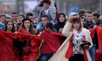 Η Επιτροπή Ευρωπαϊκών Υποθέσεων ενέκρινε το νομοσχέδιο για την αλβανική γλώσσα στα Σκόπια