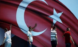 Financial Times: «Βόμβα» το εταιρικό χρέος για την οικονομία της Τουρκίας