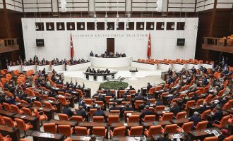 Με 293 ψήφους η τουρκική Βουλή ψήφισε υπέρ της αρπαγής ελληνικής ΑΟΖ σε Καστελόριζο και Κρήτη