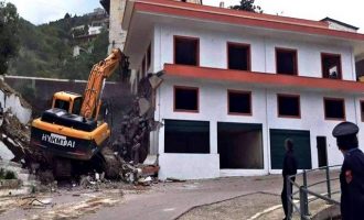 Κραυγή απόγνωσης από τους Έλληνες της Χειμάρρας: Οι Αλβανοί δημεύουν τα σπίτια μας (βίντεο)