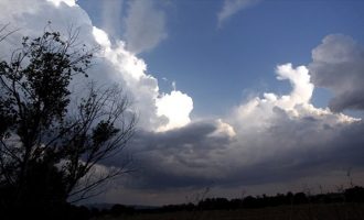 Τσικνοπέμπτη με συννεφιά – Σε ποιες περιοχές θα βρέξει