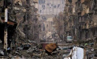 Η Δαμασκός καταγγέλλει ότι ο Διεθνής Συνασπισμός βομβάρδισε συνοικίες της Ντέιρ Αλ Ζουρ υπό κυβερνητικό έλεγχο