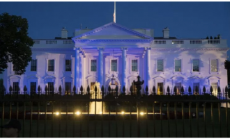 Συναγερμός στο Λευκό Οίκο: Ύποπτο αντικείμενο και άγνωστος πήδηξε το φράχτη!