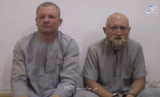 Το Ισλαμικό Κράτος ζήτησε από τους δύο Ρώσους να αλλαξοπιστήσουν, αρνήθηκαν και τους εκτέλεσε