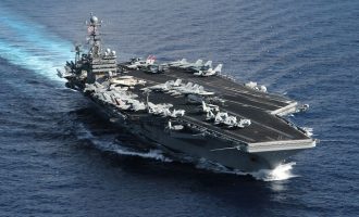 Μήνυμα στρατιωτικής ισχύος από Τραμπ: “Φορτώνει” με αεροπλανοφόρα τον Ειρηνικό Ωκεανό