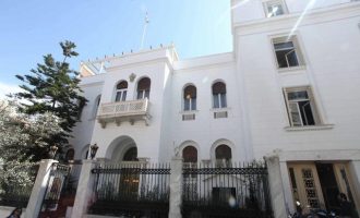 Η Αρχιεπισκοπή Αθηνών πρόσφερε δωρεάν δέκα ακίνητα σε φτωχές οικογένειες
