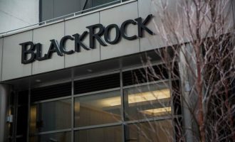 BlackRock: Η επιστροφή της Ελλάδας στις αγορές ξεμπλοκάρει την επενδυτική ζήτηση