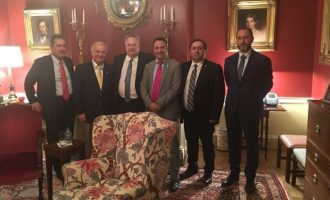 Ο Νίκος Κοτζιάς συναντήθηκε με τη Παμμακεδονική Ένωση ΗΠΑ στο Blair House