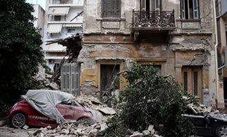 Κατέρρευσε παλιό κτίριο στον Πειραιά – Ψάχνουν στα χαλάσματα για τυχόν εγκλωβισμένους