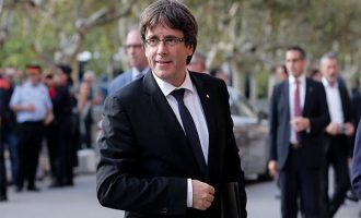 Ένταλμα σύλληψης σε βάρος του αποπεμφθέντος ηγέτη της Καταλονίας Κάρλες Πουτζντεμόν