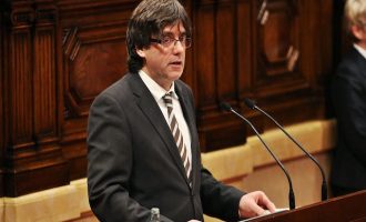 Aποσύρθηκε από τη διεκδίκηση της προεδρίας στην Καταλονία o Πουτζδεμόν